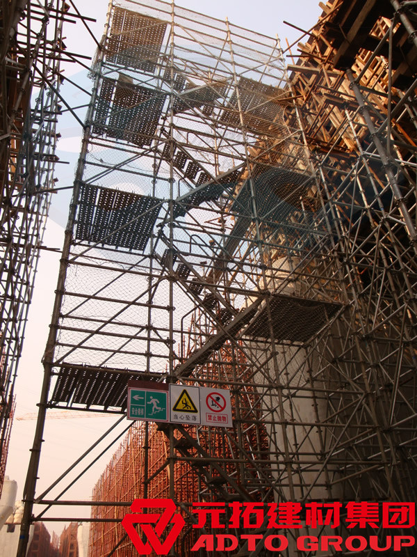 為何盤(pán)扣式腳手架如此受歡迎？安全防范措施怎么做？