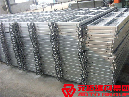 鋼跳板規(guī)格型號(hào)有幾種？鋼跳板生產(chǎn)廠家電話是多少？